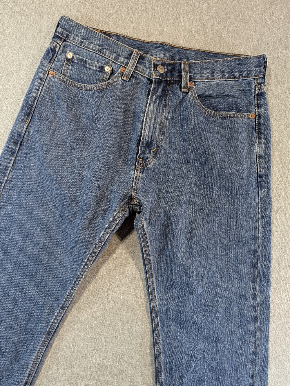 Levi's 505 Jeans Men's 32 X 32 Regular Fit Straight Leg Medium Wash Blue